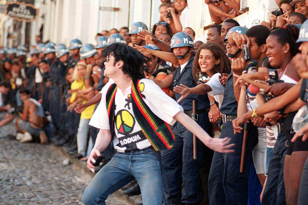 Michael Jackson no clipe de They Don't Care About Us. (Foto: Reprodução)
