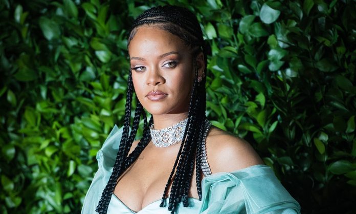 Rihanna respondeu uma fã que pedia por um álbum novo. (Foto: Reprodução)