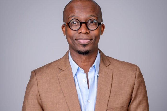 Monde Twala (SVP da ViacomCBS) anuncia chegada da Black Entertainment Television - BET - no Brasil. (Foto: Reprodução)