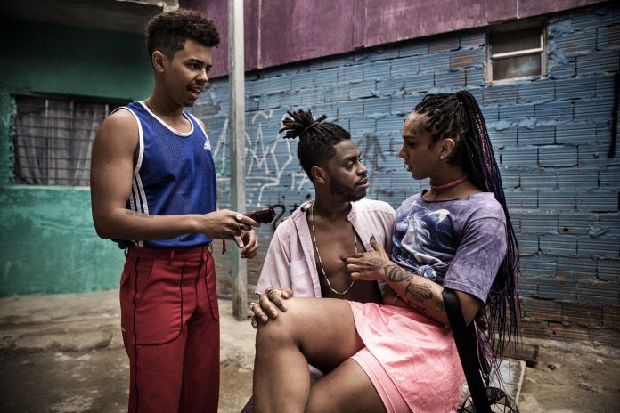 Vale Night, comédia produzida pela Querosene Filmes, conta as desventuras de um jovem casal da periferia paulistana ao se tornarem pais muito cedo. (Foto: Reprodução)